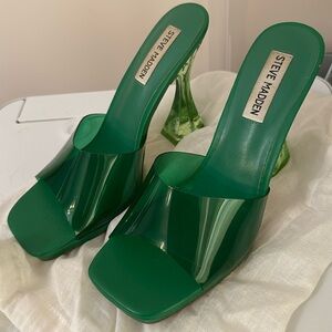STEVE Madden sandals on heel green size 8.5